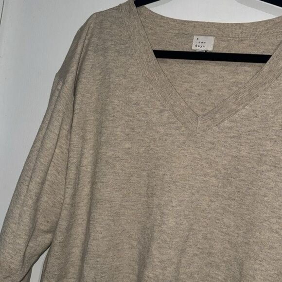 A New Day Womens V-Neck Beige Sweater XXL Recycled Polyester Blend - Picture 5 of 9